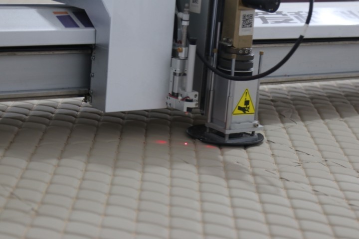 máy cắt thảm lót sàn ô tô cnc công nghệ cao