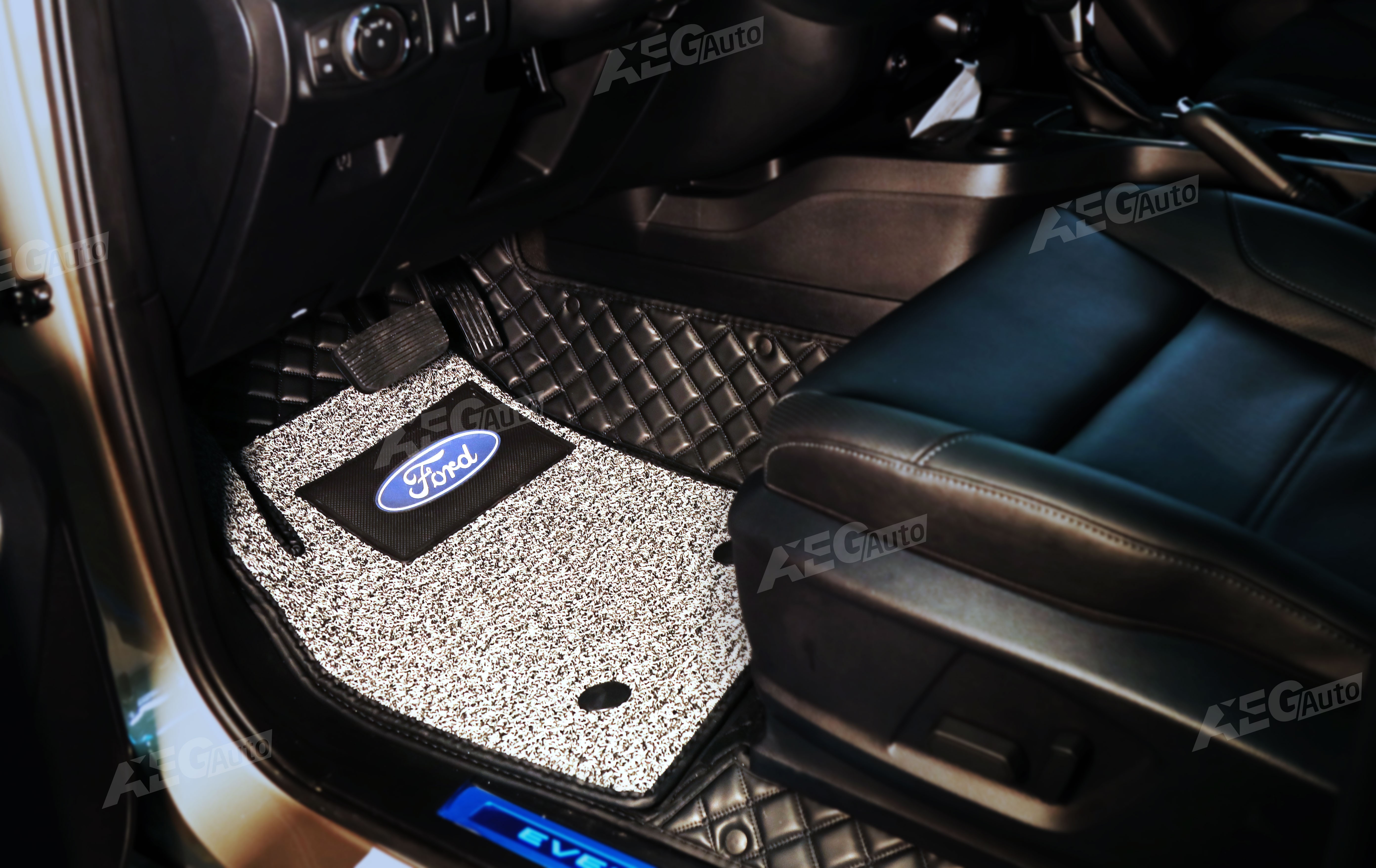 Thảm lót sàn xe Ford Everest: Thảm lót sàn xe Ford Everest mang đến sự tiện nghi và sang trọng cho chiếc xe của bạn. Với chất liệu bền, dễ dàng vệ sinh, chiếc thảm sẽ bảo vệ sàn xe khỏi những vết trầy xước và bụi bẩn. Đến và khám phá ngay hình ảnh liên quan đến sản phẩm đầy hấp dẫn này!